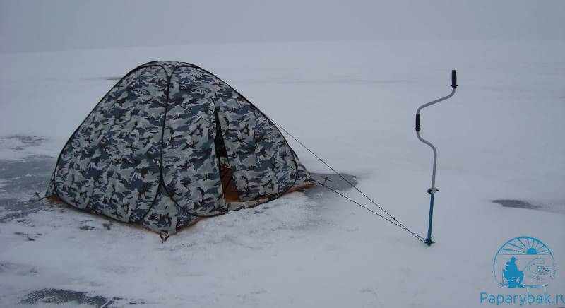 палатка с ледорубом