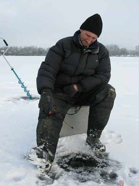 Где искать и на что ловить налима зимой на озёрах и водохранилищах