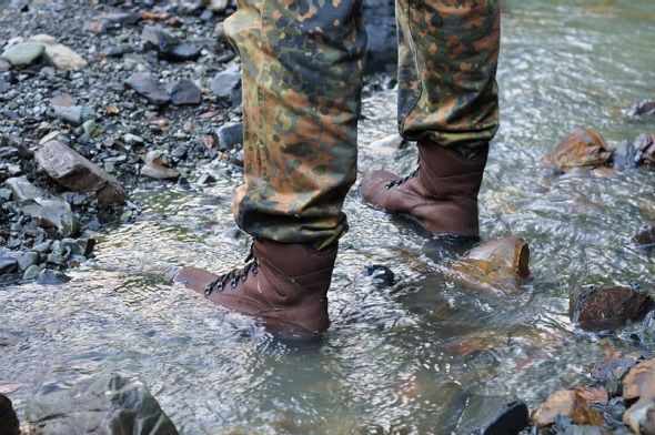 Ботинки в воде