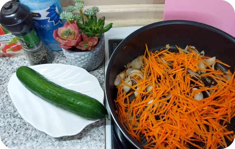 Морковь и огурец для салата