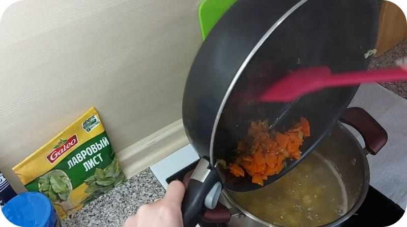 Зажарка из морковии лука для супа