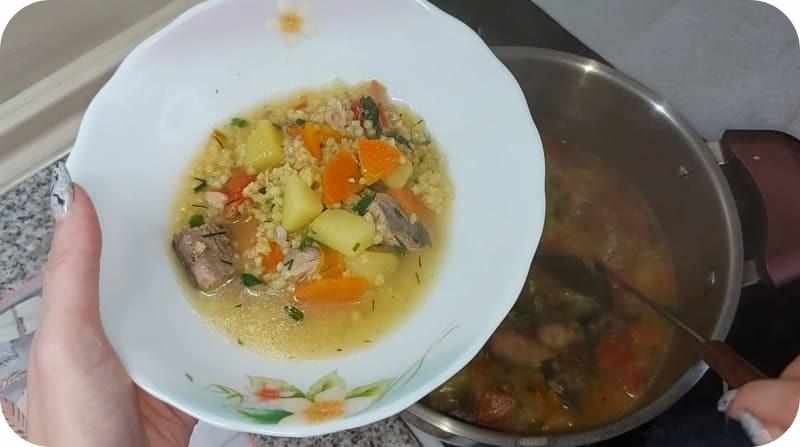 Приготовленный суп из горбуши