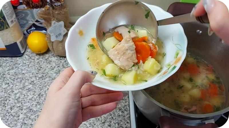 Суп с кусками горбуши