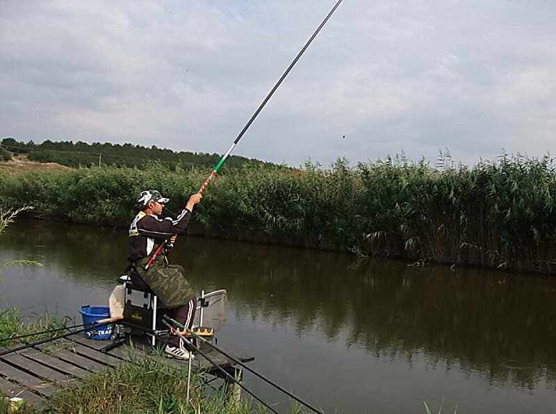 рыбалка на реке на попловок