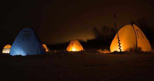 Ночная зимняя рыбалка в палатках