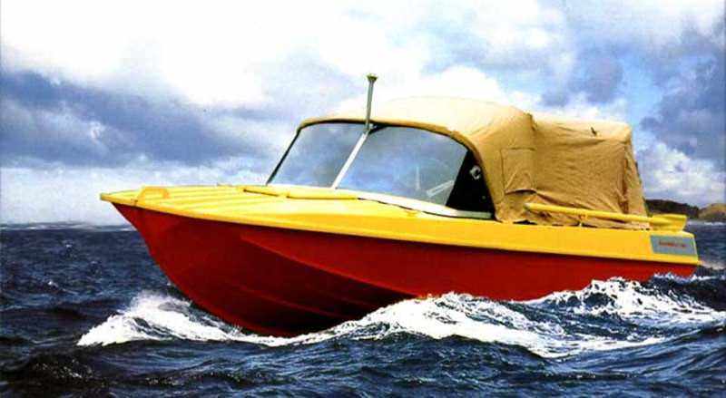 Желто-красная лодка Казанка