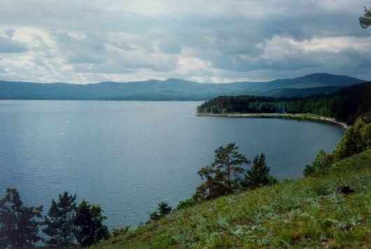 Вид озера с возвышенности